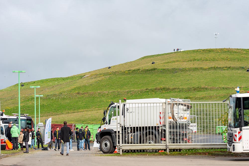 Deponieberg Wird Mit Barshare Befahren  © Torsten Stapel