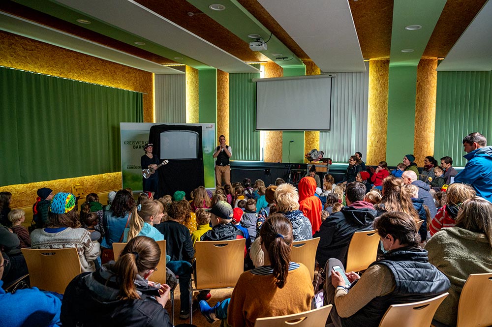 Voller Theatersaal Tag Der Offenen Tur Kwb  © Torsten Stapel